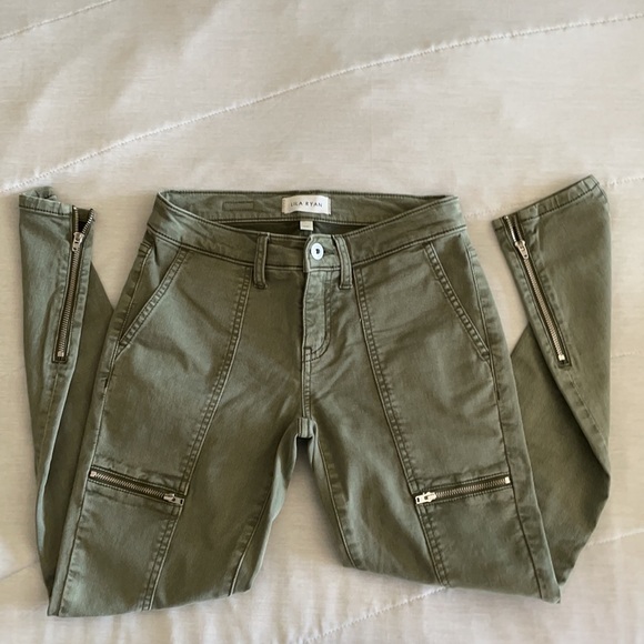 Lila Ryan Zippered Jeans - Picture 3 of 3